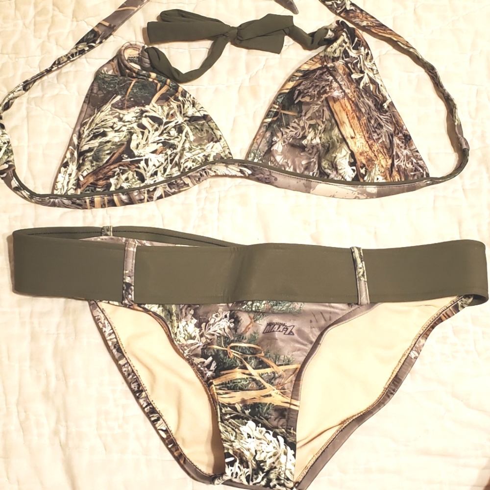 NWOT Real Tree/Mossy Oak Large-fits like a medium